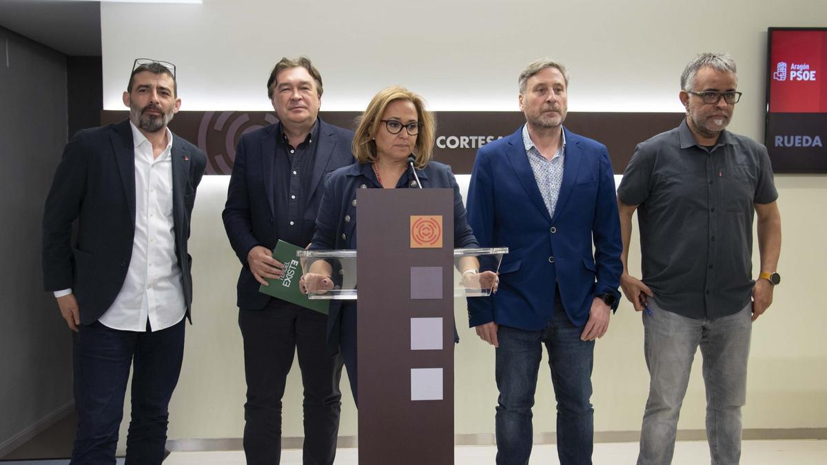 Los portavoces de la oposición en las Cortes, en una comparecencia conjunta.