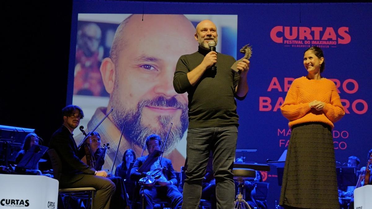 El técnico de efectos especiales Arturo Balseiro y la concejala de Cultura.