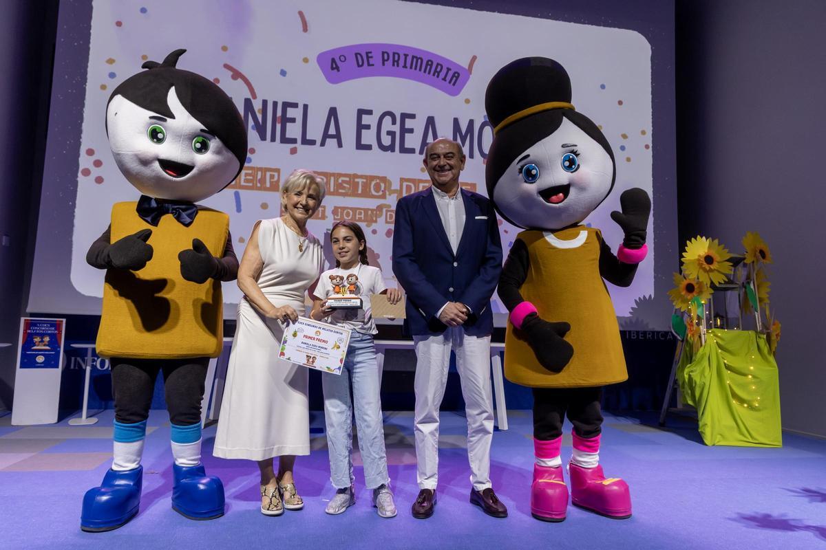 Daniela Egea Moreno, del CEIP Cristo de la Paz de Sant Joan de Alacant, por su cuento «Una salida saludable», conquistó al jurado y se alzó con el primer premio.