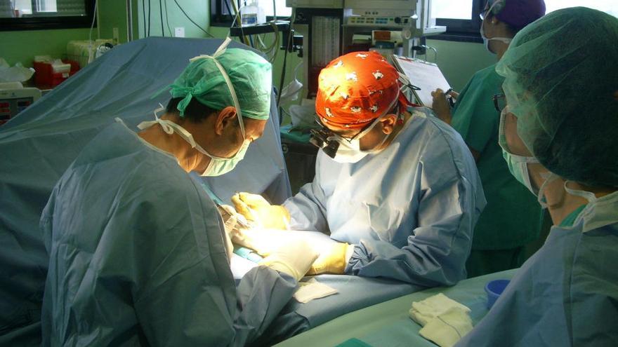 Una intervención quirúrgica en el Hospital Vega Baja de Orihuela