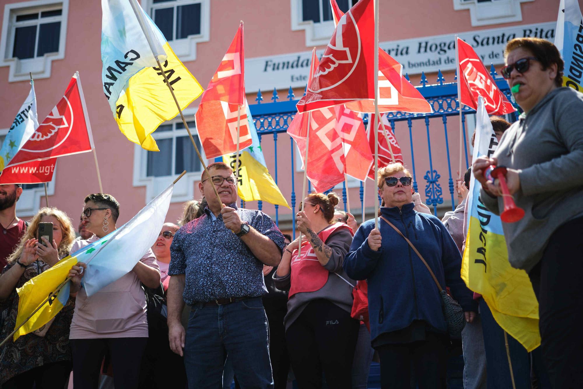 Protesta trabajadores del Hogar Santa Rita