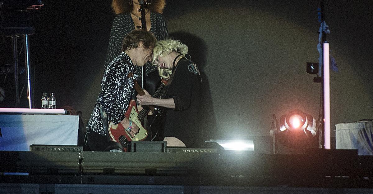 El grupo St Vincent durante su actuación en el festival Primavera Sound.