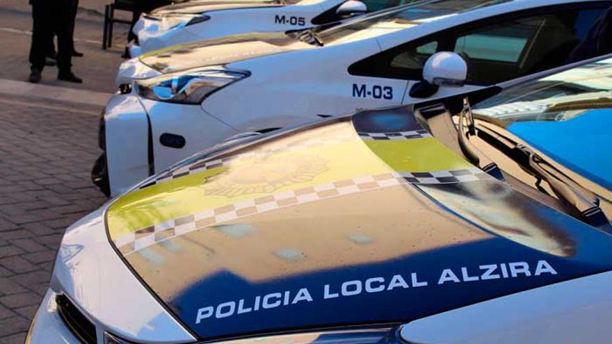 Imagen de archivo de un vehículo de la Policía Local de Alzira.