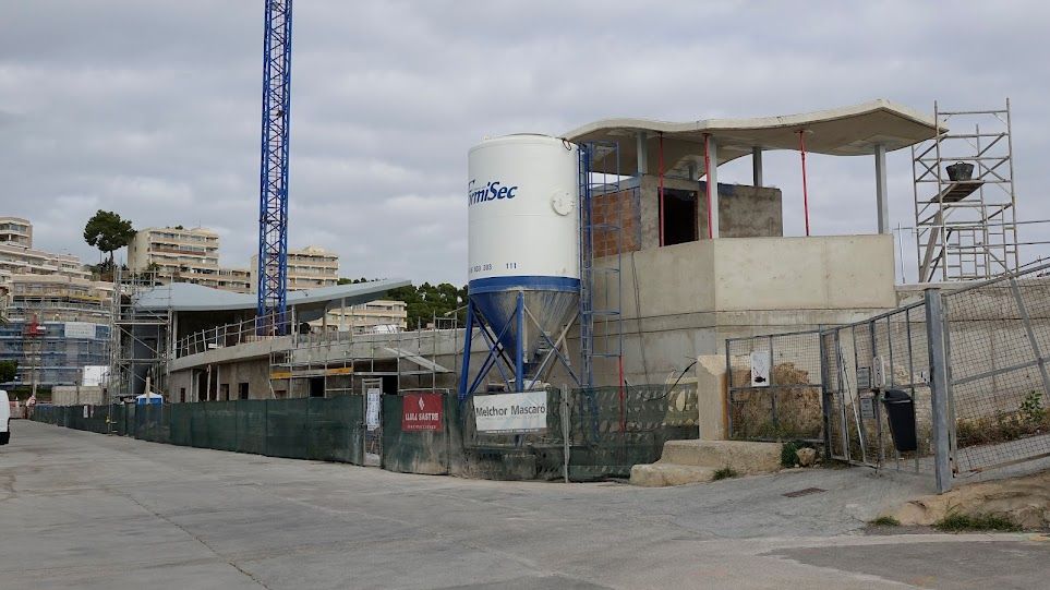 Así avanzan las obras del futuro restaurante panorámico de Puerto Portals, con un diseño rompedor