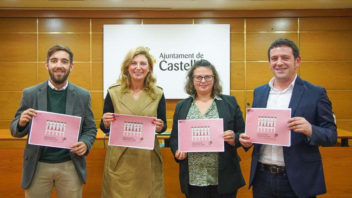 Fernando Navarro, la alcaldesa Amparo Marco, Monica Barabás e Ignasi Garcia, en la presentación de los presupuestos.