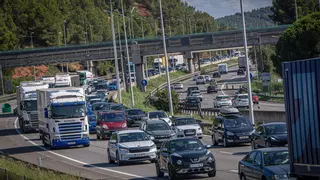 Operación salida 15 de agosto, en directo: última hora del tráfico, carreteras cortadas por los incendios y la huelga de aeropuertos