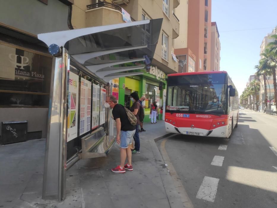 El Ayuntamiento ha reparado la marquesina de la parada de Ramón Gallud