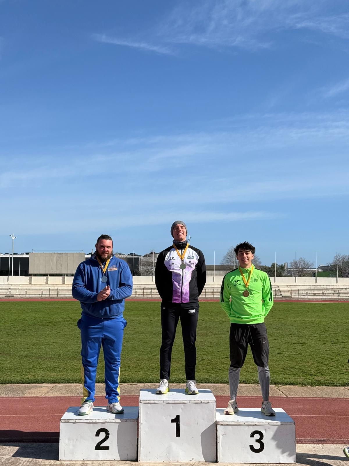 Podio masculino de lanzamiento de disco