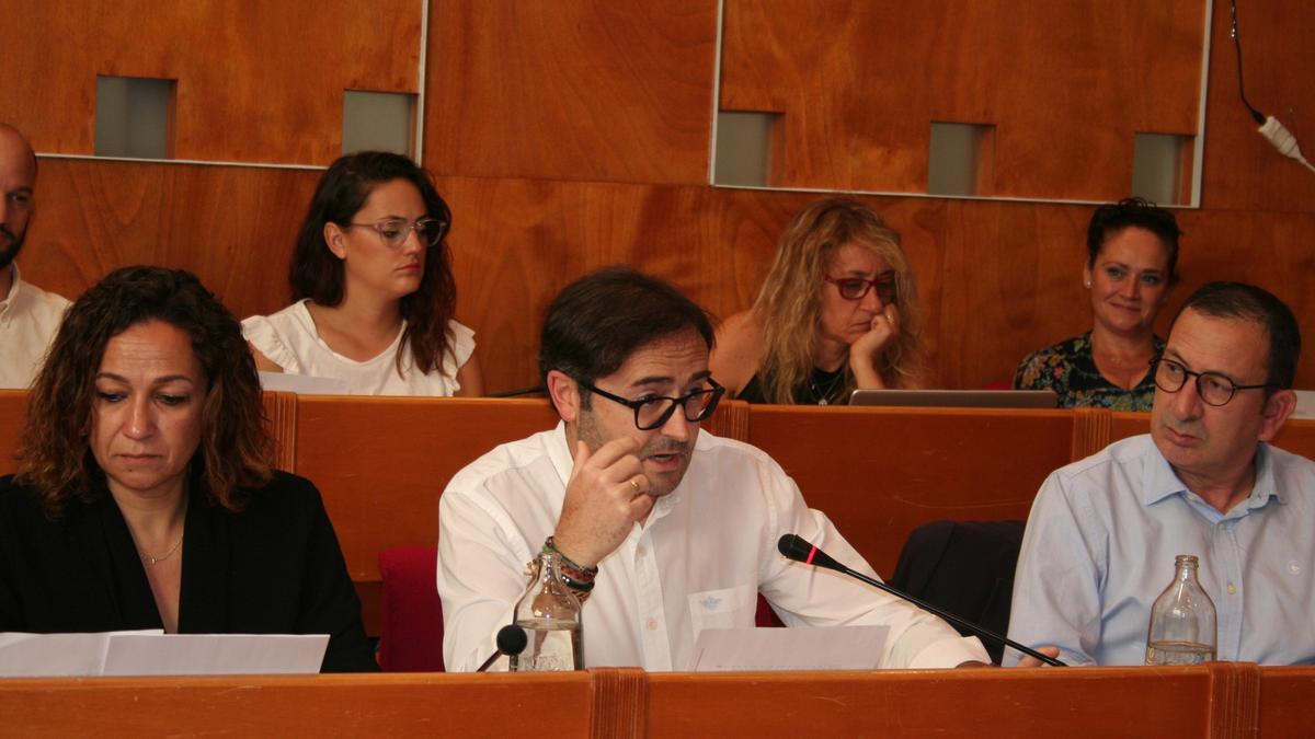 El edil de Hacienda, Isidro Abellán, durante su intervención en el Pleno municipal, este lunes.