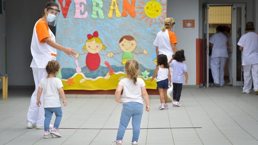 Las escuelas infantiles refuerzan el papel del auxiliar y la dieta saludable