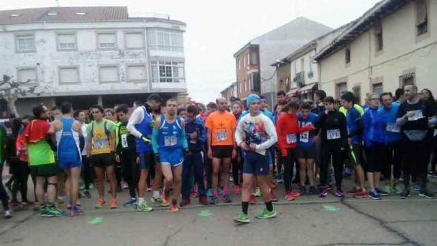 Casi 250 corredores participaron en la V San Silvestre &quot;Vilortana&quot;