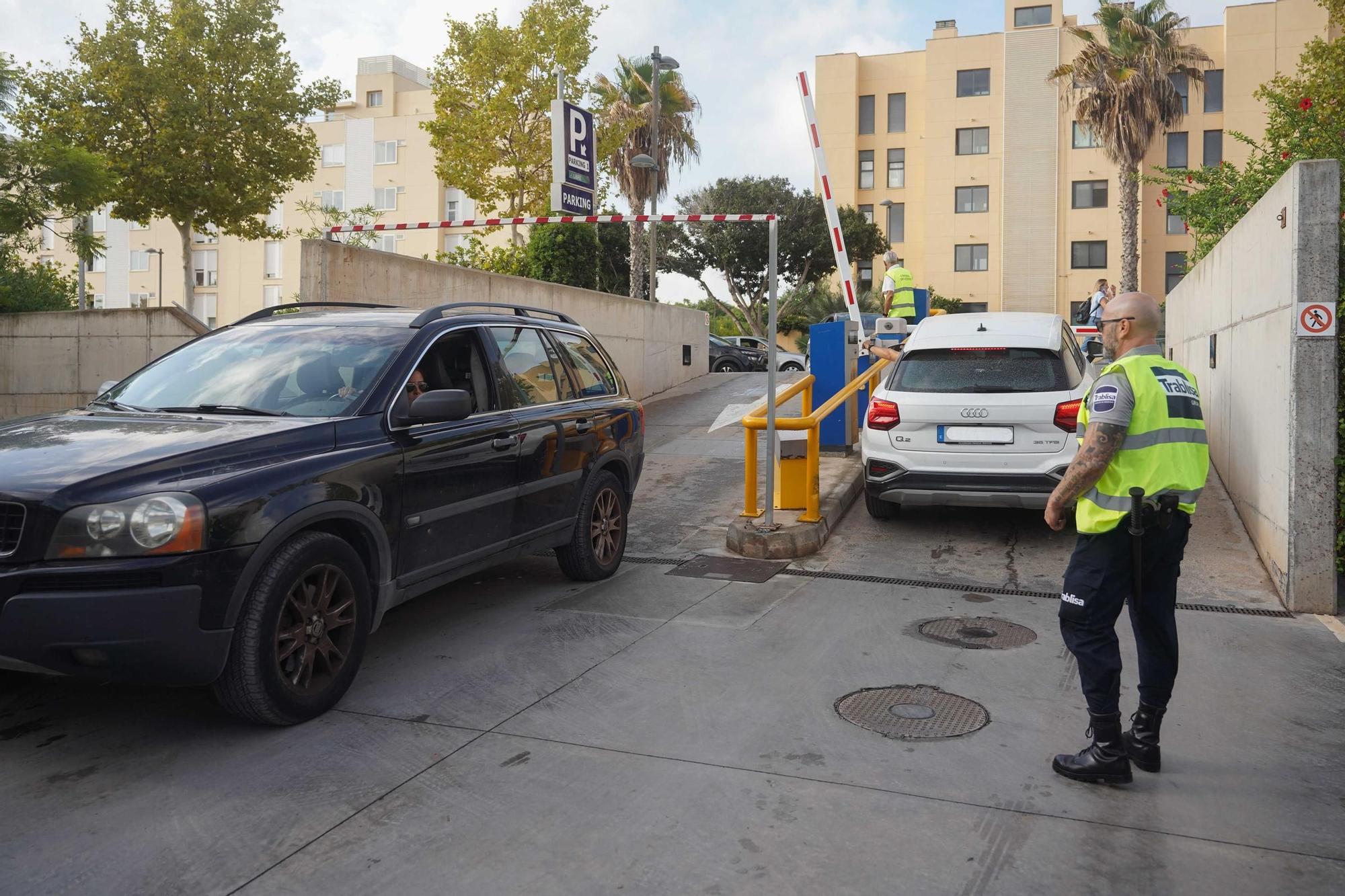 Mira aquí las imágenes del primer día del parking de Can Misses con la barrera bajada