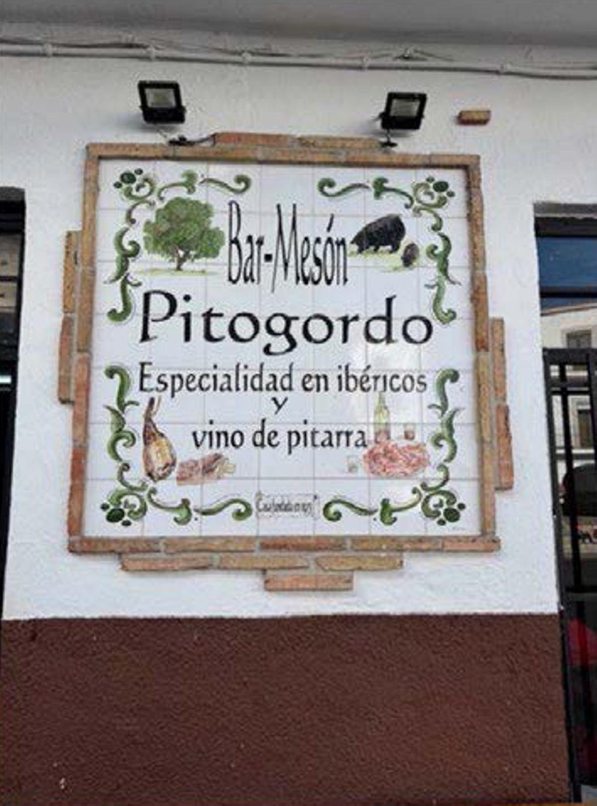 Presencia de vinos en bares y restaurantes de la región, donde el pitarra tradicional convive con vinos más reconocidos.