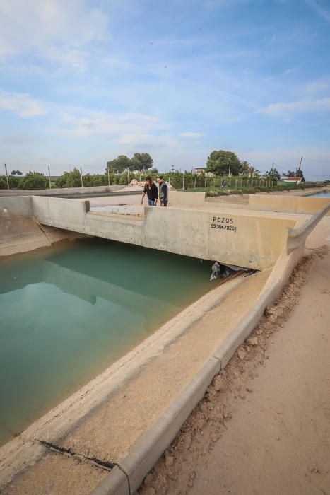 La obra realizada por la CHS en 2010 para evitar que el canal se inundara con caudales de las avenidas de las ramblas inunda tres barrio rurales de Pilar de la Horadada cuando hay lluvias torrenciales