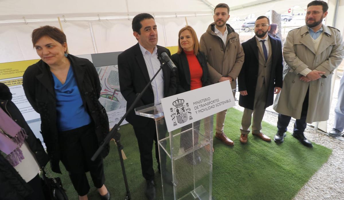 El alcalde junto a la delegada del Gobierno en la Comunidad en su visita a Alcoy.