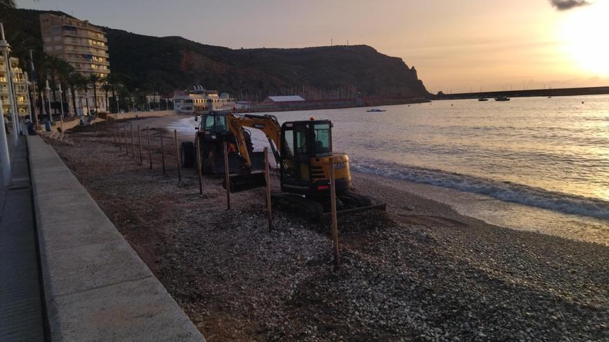 Xàbia posa a punt les seues platges després del temporal