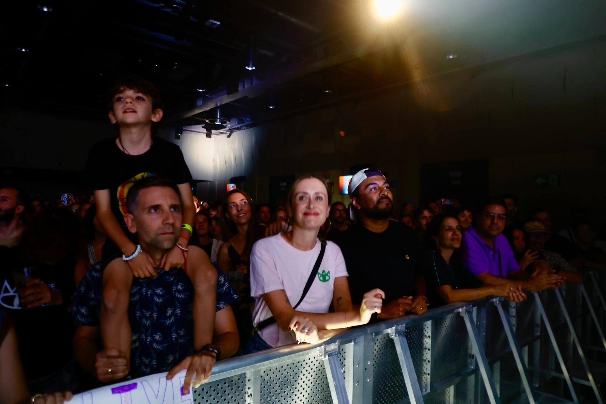 El auditorio del Roig Arena abre sus puertas con el universo de The Cat Empire