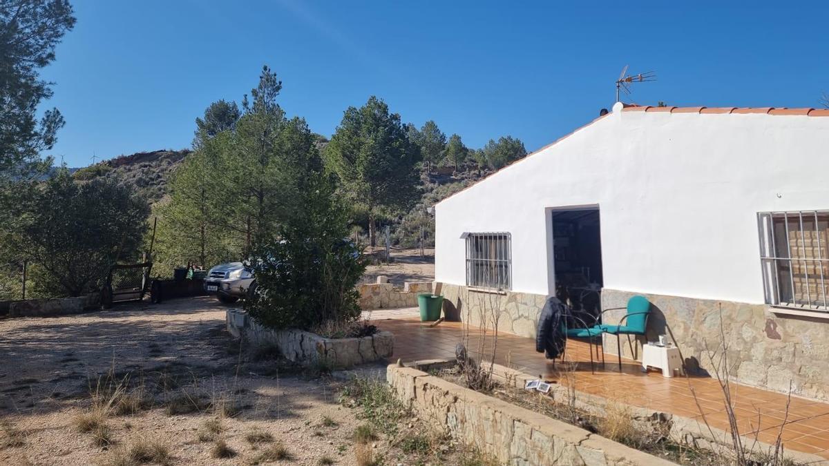 Una casa en la península, como esta en el interior de Valencia, es considerablemente más barata que una de Mallorca.