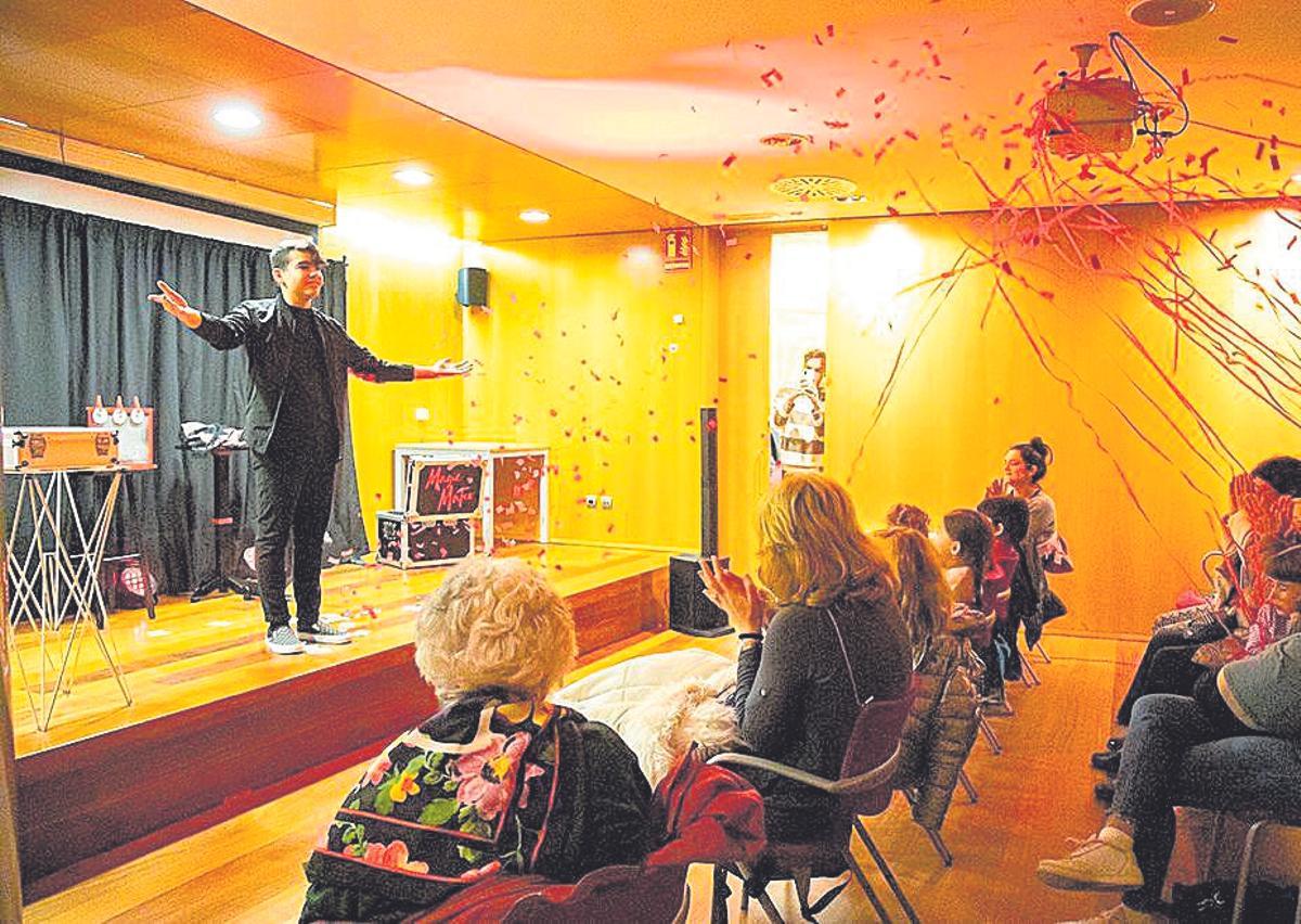 Magic Mateo en el espectáculo realizado en el Centro Sociocultural do Ensanche