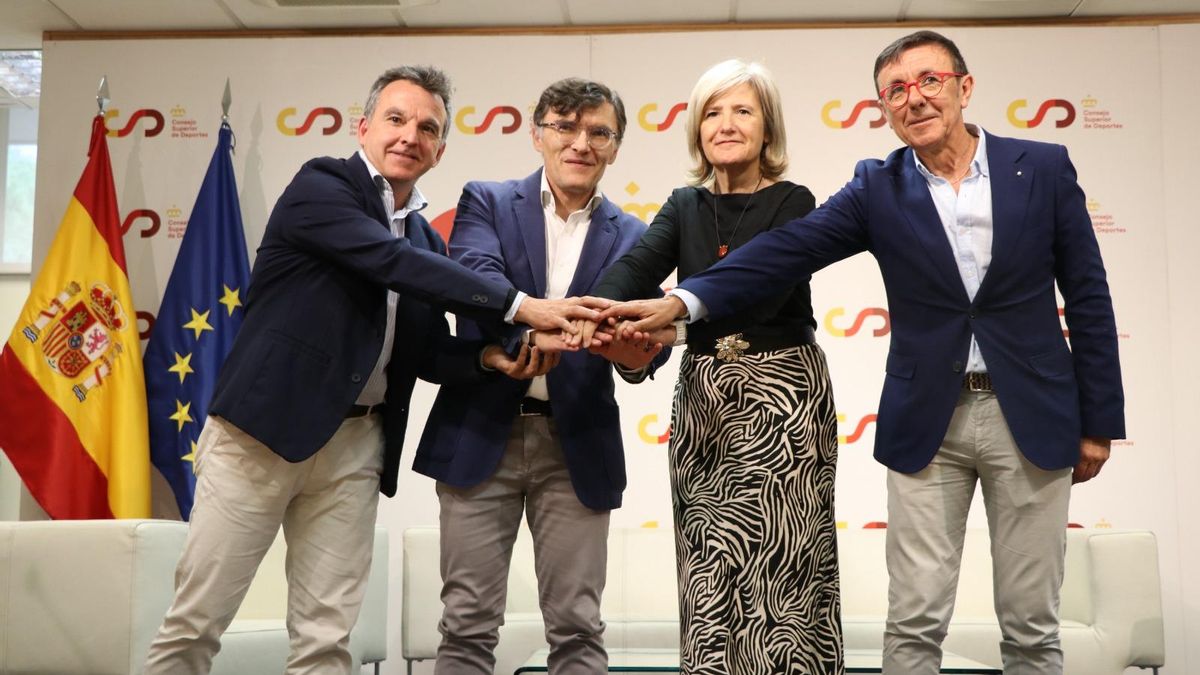 La consejera Victoria Bazaga con Alberto Durán, Aitor Canibe y José Hidalgo.