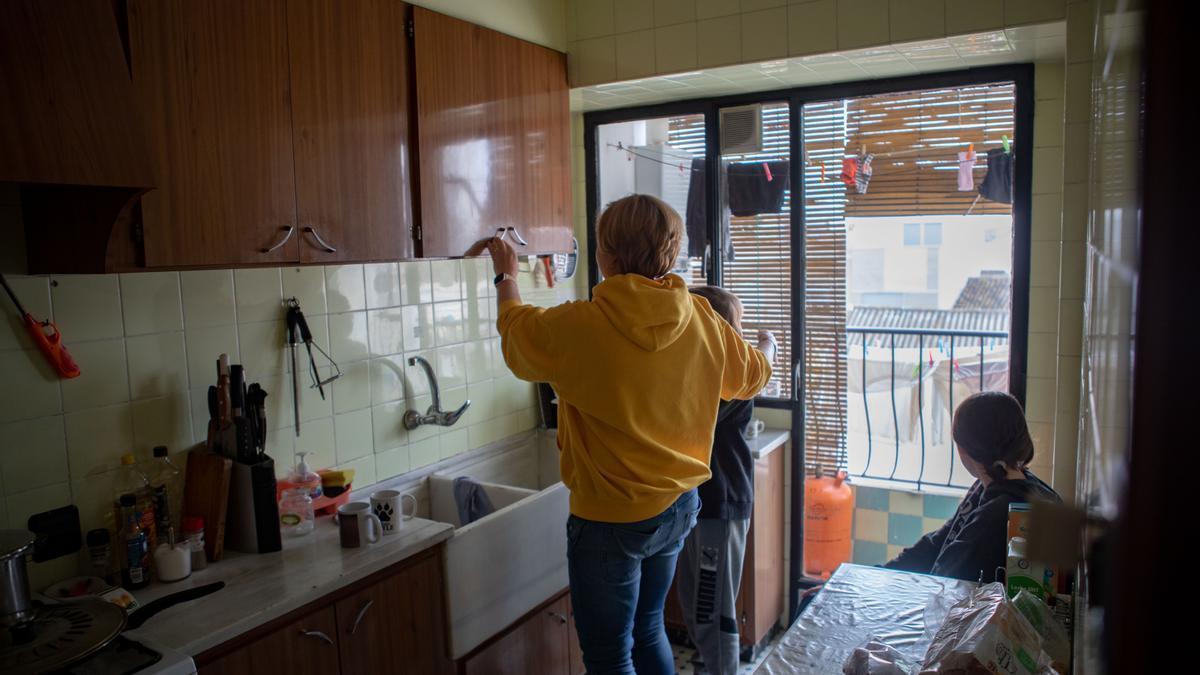 Las familias han pasado de grandes casas en Ucrania a humildes viviendas en València.