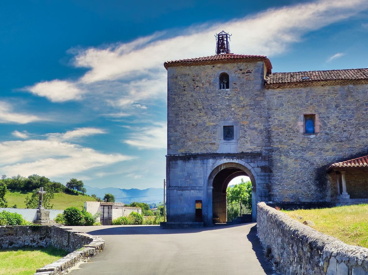 Santuario de la Virgen del Fresno en el Camino de Santiago, municipio de Grado