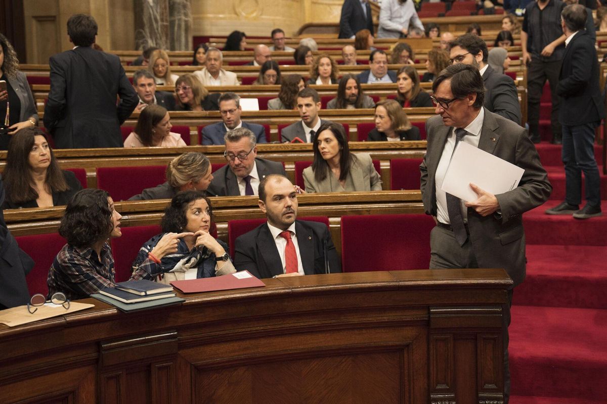 Barcelona 30/10/2024 Sesión de control al president Salvador Illa y al Govern en el Parlament En la foto, Salvador Illa junto a las conselleres Nuria Parlón , Alicia Romero y Albert Dalmau Fotografía de Ferran Nadeu