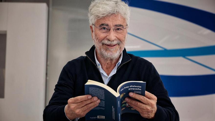 Humberto Hernández (filólogo): «Los canarios nos sentimos cada día más satisfechos con nuestra modalidad lingüística»