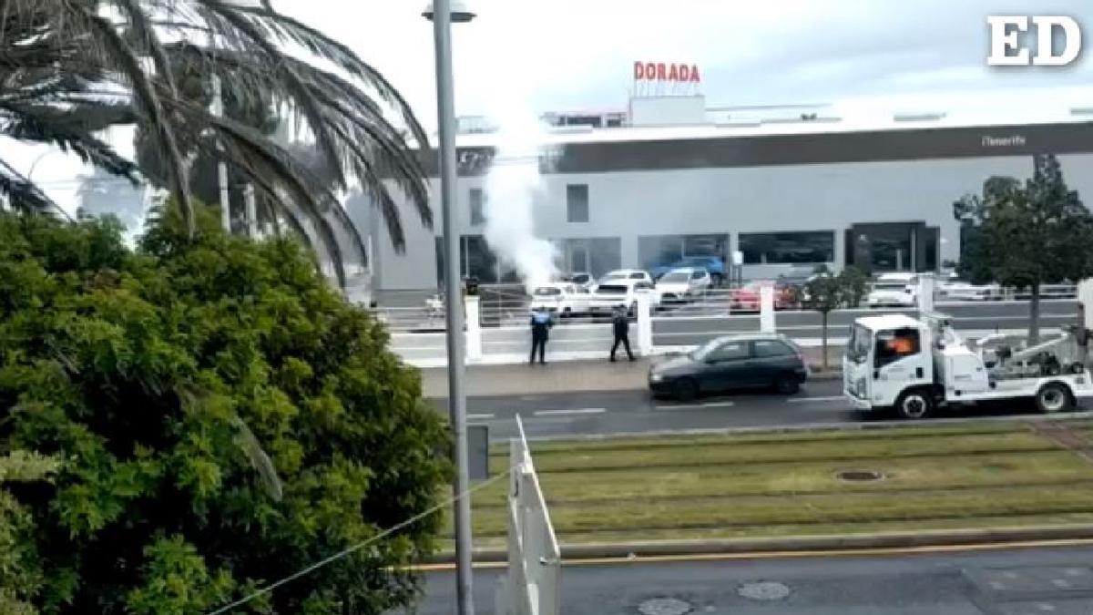 Incendio en un concesionario de coches de Tenerife