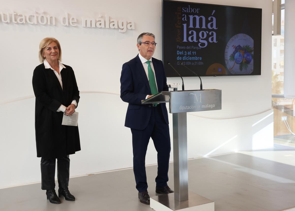 El presidente de la Diputación, Francisco Salado, junto con la directora de Sabor a Málaga, Leonor García-Agua.