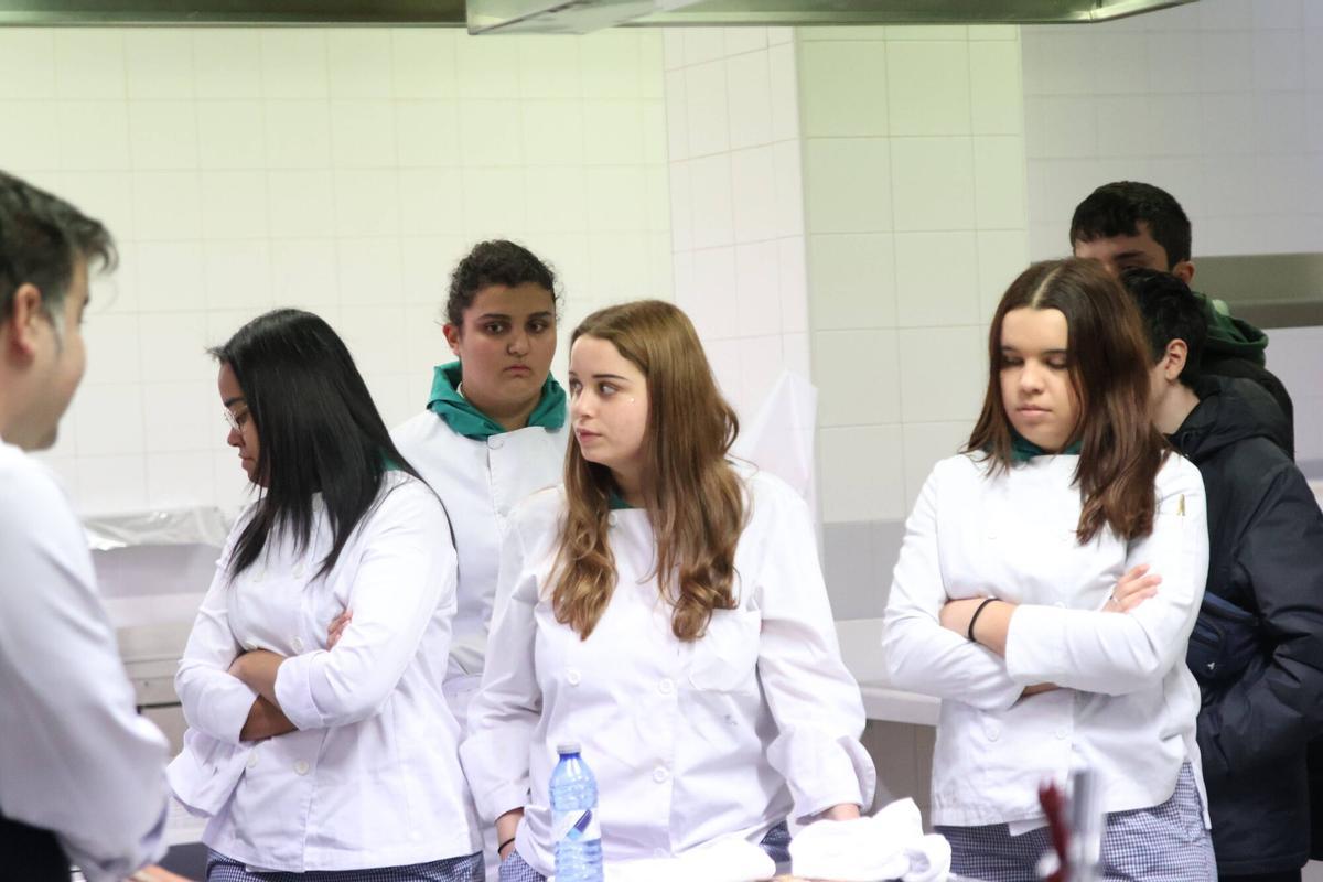 GALERÍA | Los secretos del torrezno de Soria, en la Escuela de Hostelería de Zamora