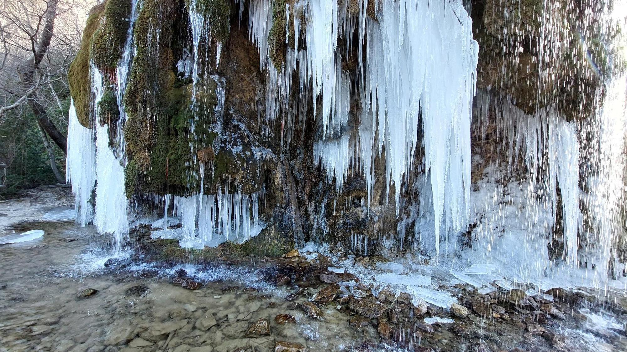 En imágenes | El frío deja una espectacular postal en el Pirineo oscense