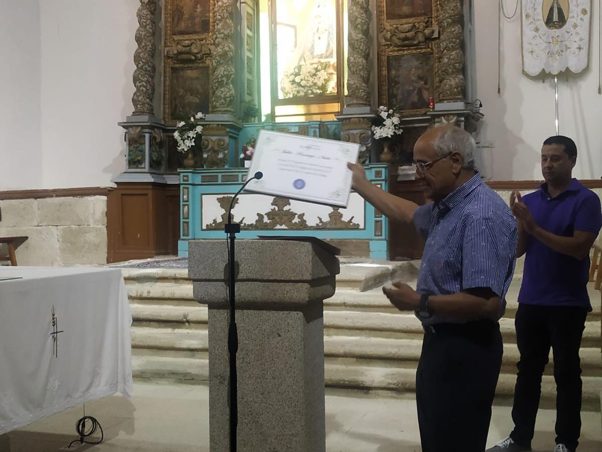 Julio Borrego recibe un reconocimiento