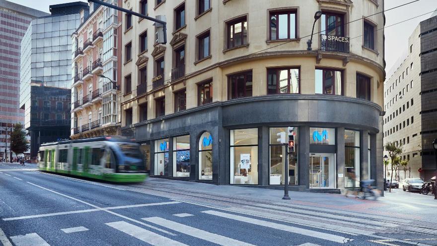 Archivo - Nueva tienda piloto de Movistar en la calle Buenos Aires de Bilbao.