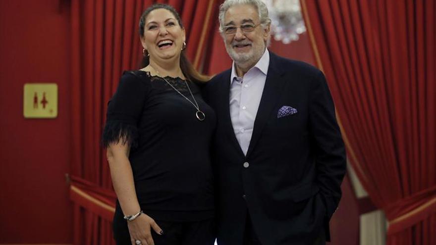 Plácido Domingo critica el exceso de escenografía y efectos en los montajes