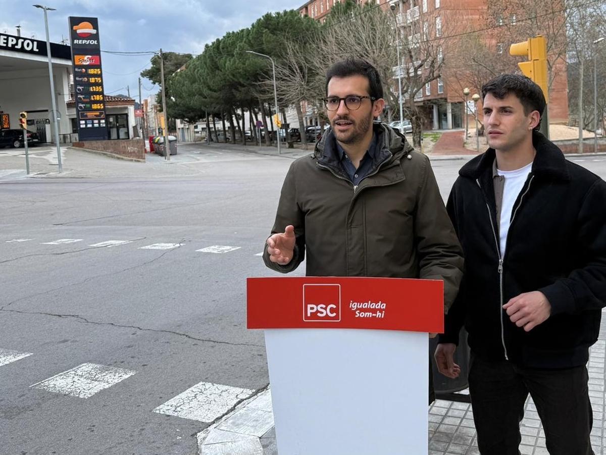 Jordi Cuadras, cap de l’oposició a l’Ajuntament d’Igualada, amb el regidor d’Igualada Som-hi Anselm Pasquina