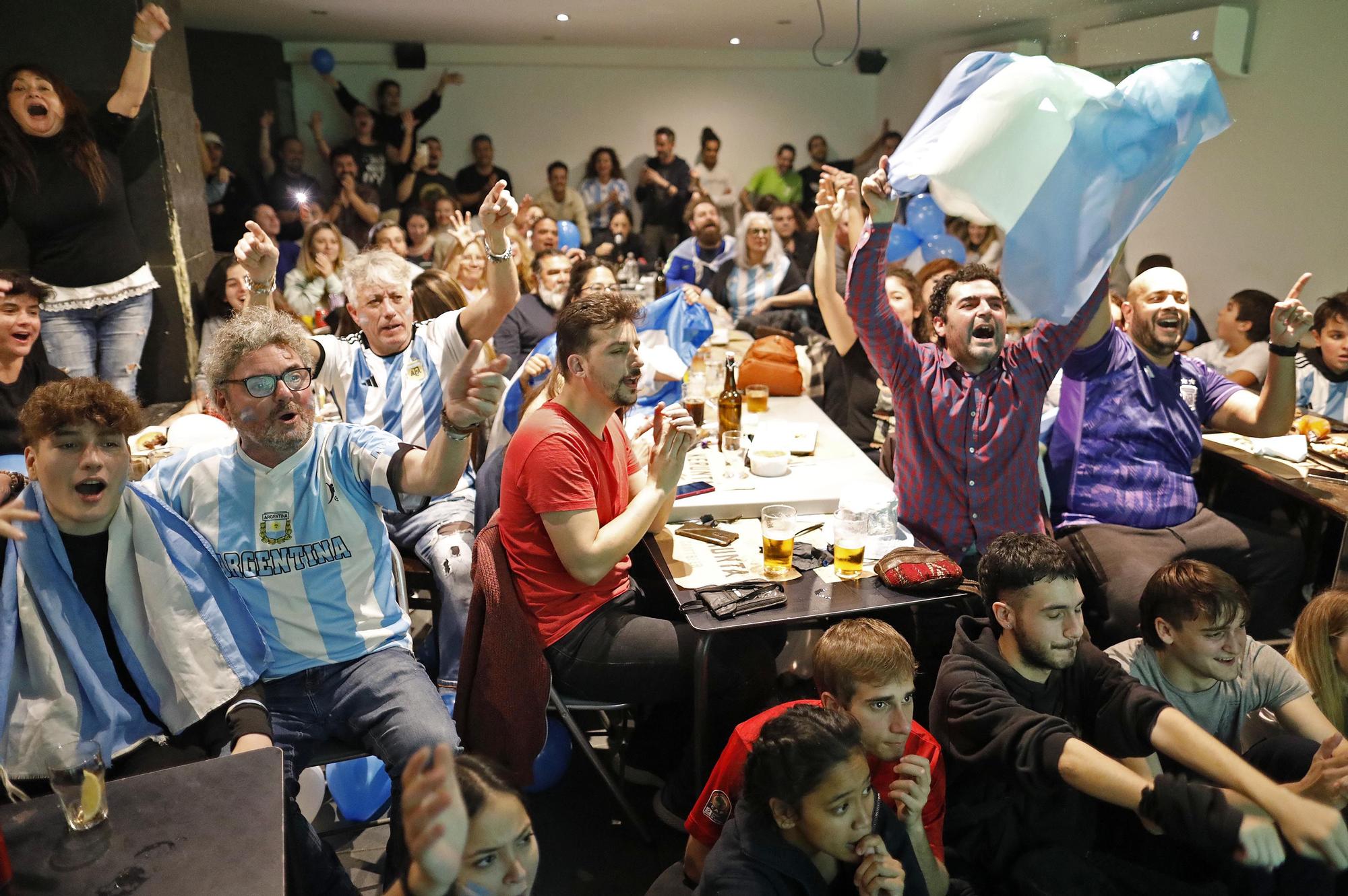 Les imatges de l'afició argentina celebrant el mundial a Girona