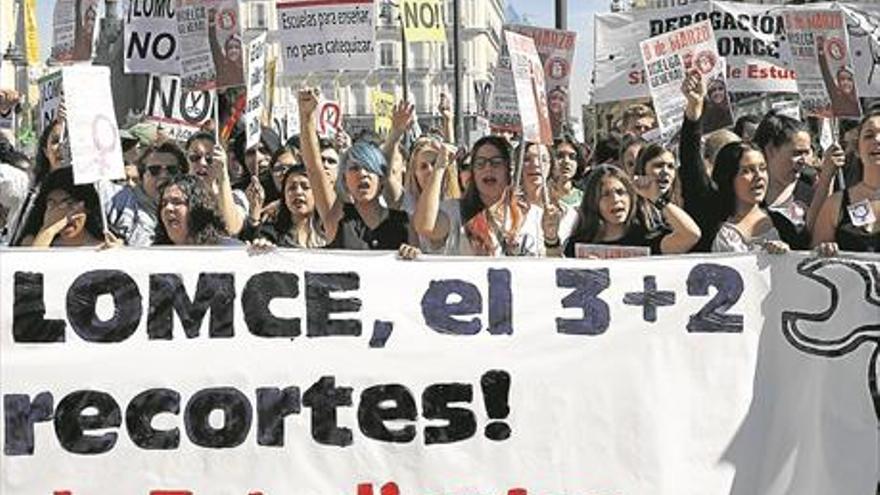 Los estudiantes rechazan en la calle la «farsa» del pacto educativo