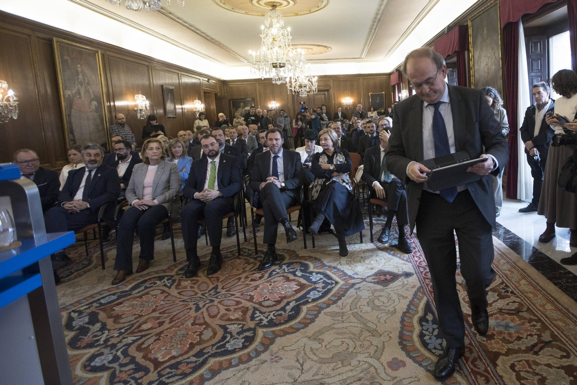 EN IMÁGENES: Así ha sido la visita a Avilés de Óscar Puente, ministro de Transportes y Movilidad Sostenible