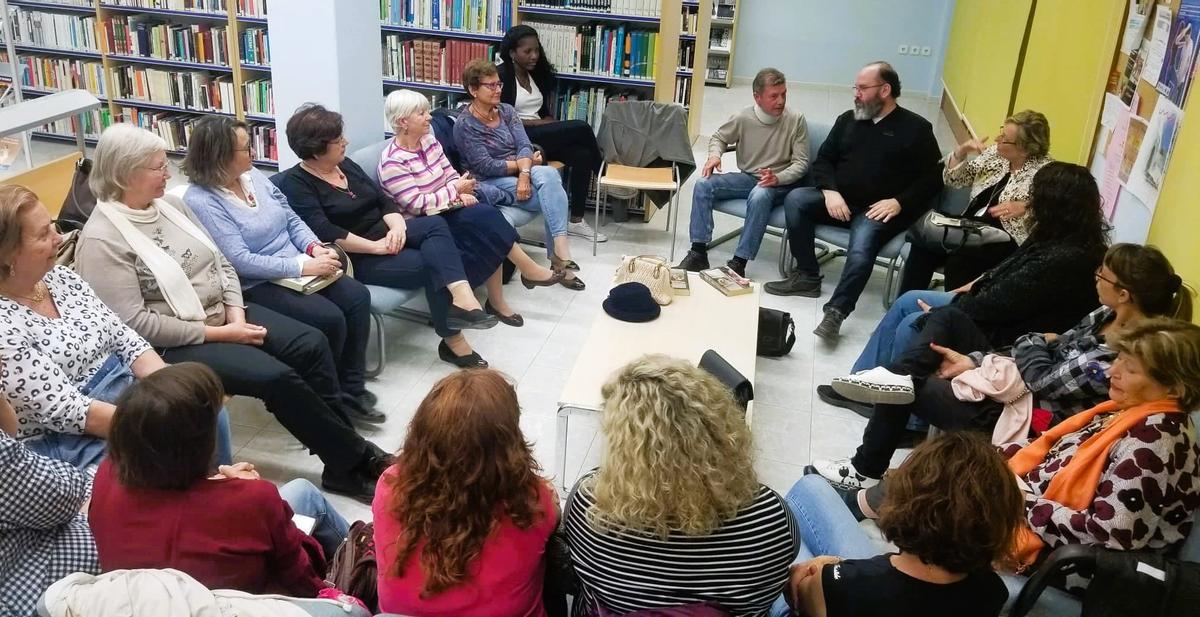 Una reunión del Club de Lectura de Santa Eulària