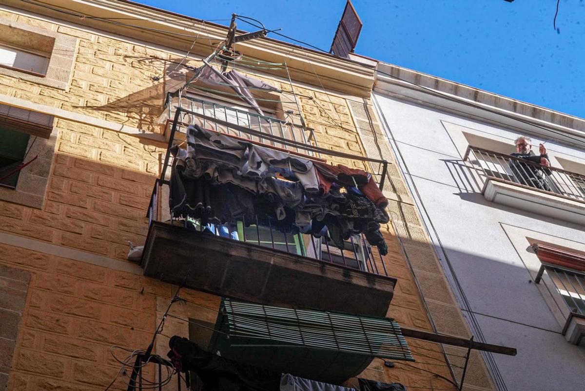 Finca de la calle Reina Amàlia del Raval donde habría tenido lugar el crimen