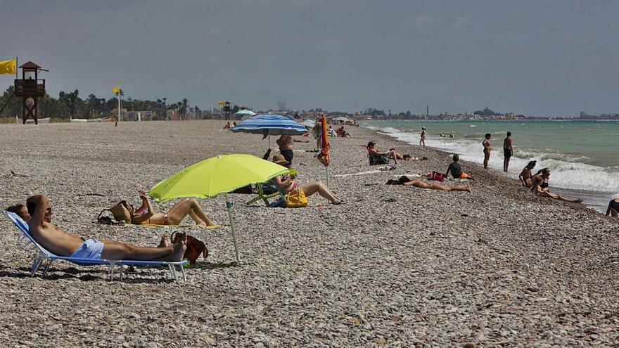 Imagen de este verano en la playa de Corinto.