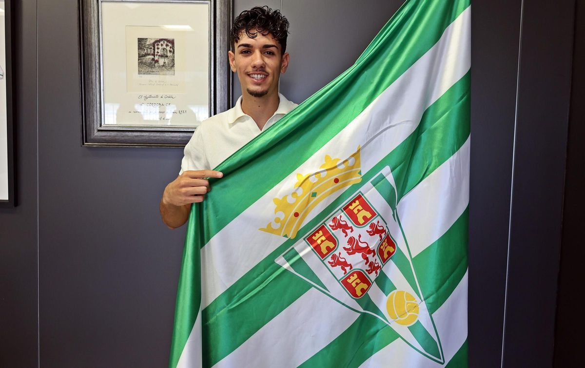 Álex López, en el anuncio de renovación por el Córdoba CF.