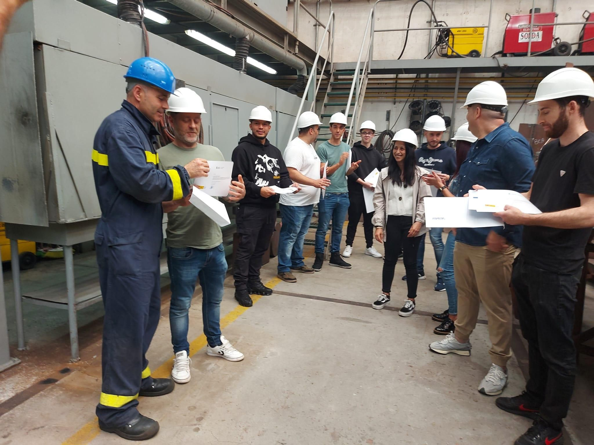 En imágenes: Así fue la entrega de títulos del curso de formación a la carta del Sepepa para Gondán