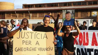 Un centenar de personas piden justícia ante la muerte por calor de un temporero