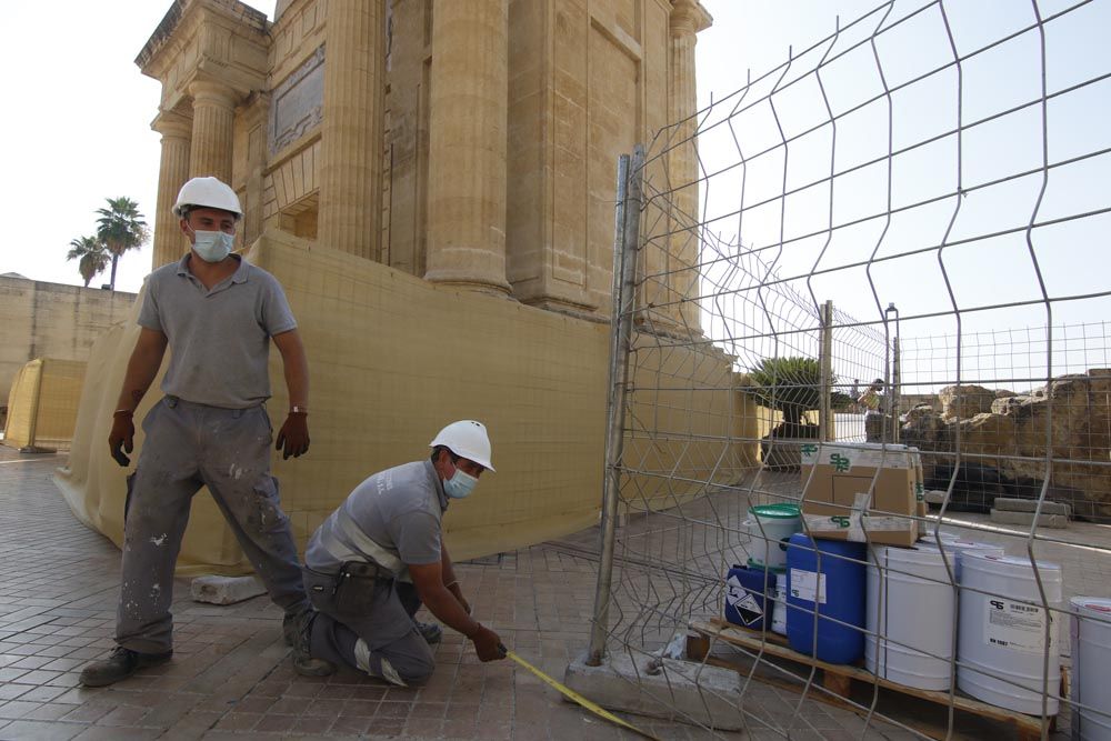 Comienza la rehabilitación de la Puerta del Puente