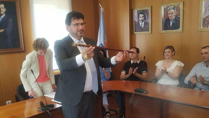 Carlos Viéitez, hace ahora dos años, en el pleno de investidura como alcalde de Meaño. | FDV
