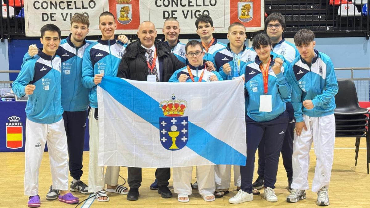 Integrantes del Kenpo Vilagarcía que participaron con la selección gallega.