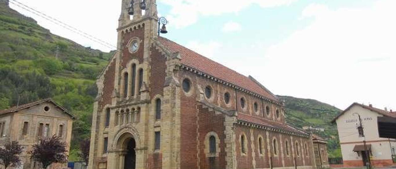 La iglesia de Bustiello, situada en las inmediaciones del poblado minero mierense.