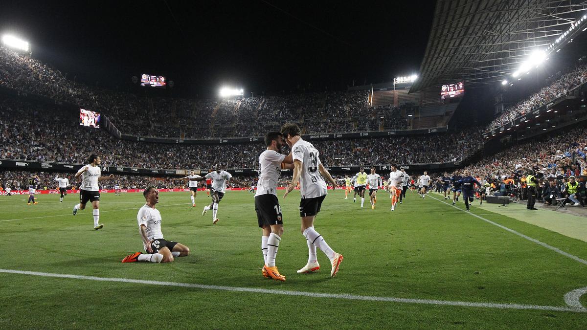 Javi Guerra explica el golazo que le dio los tres puntos al Valencia -  Superdeporte